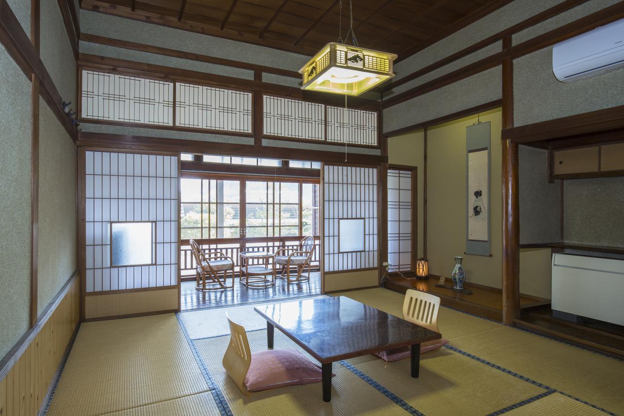 Hitoyoshi Ryokan Exterior photo